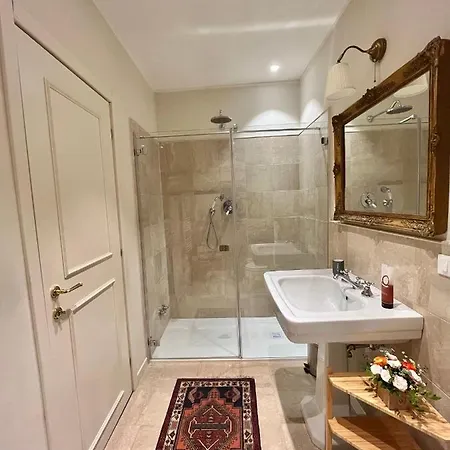 Lovely 1 Bedroom Nearby Piazza Maggiore アパート ボローニャ